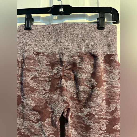 Gymshark Adapt Camo Seamless Leggings Berry Red - Picture 5 of 6
